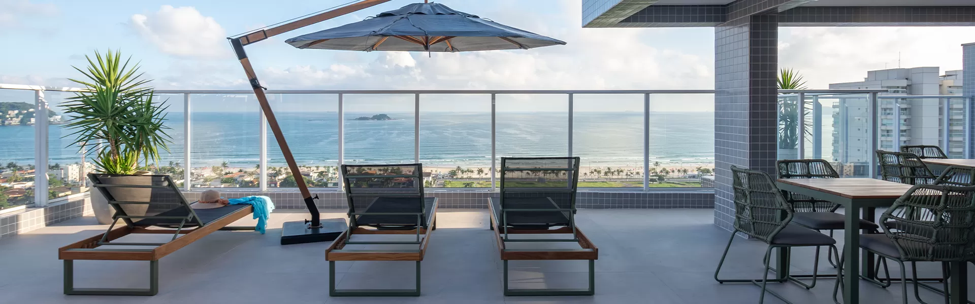 Área Externa com Vista para o Mar