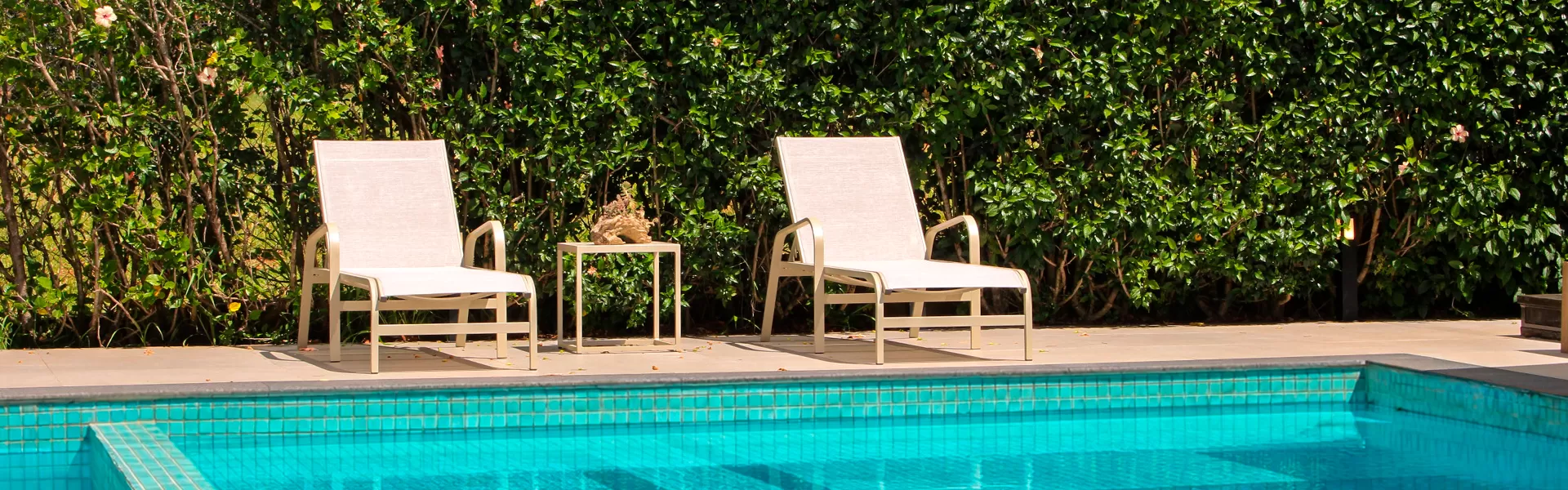 Espreguiçadeiras para Piscina: Design e Conforto | Fibrillare